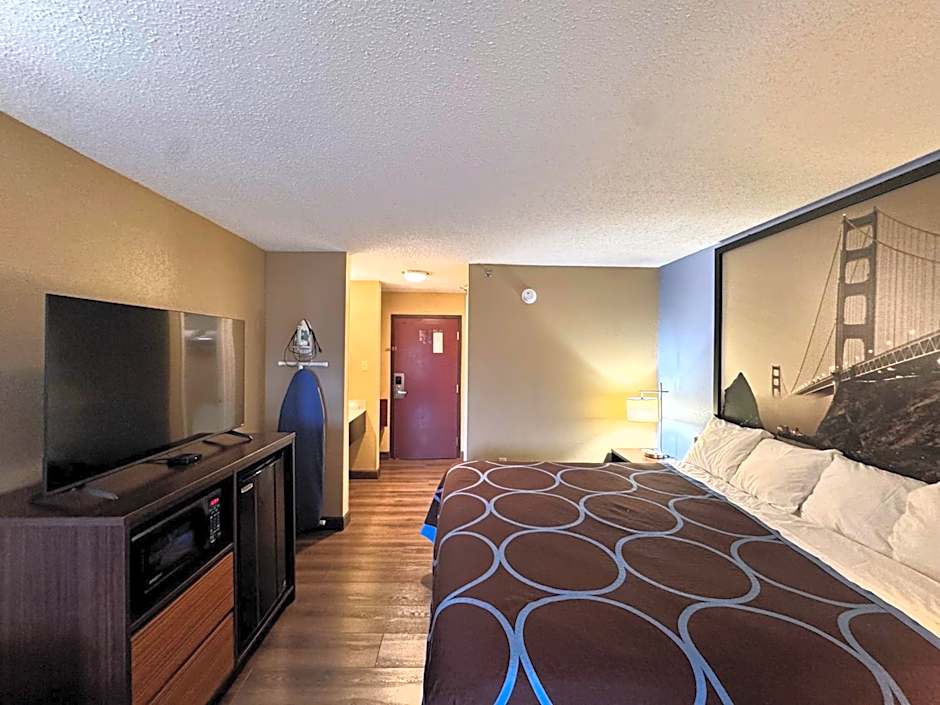 Super 8 by Wyndham Booneville