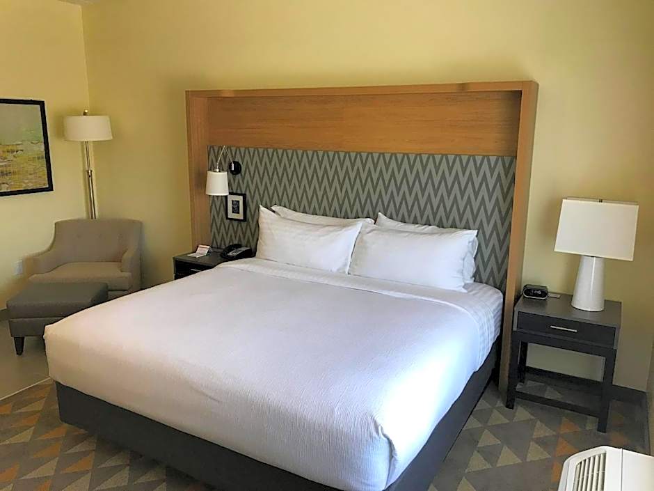 Holiday Inn & Suites Arden-Asheville Airport By IHG