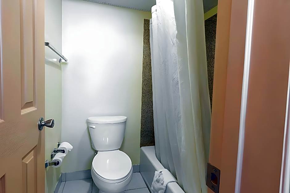 Econo Lodge At Six Flags