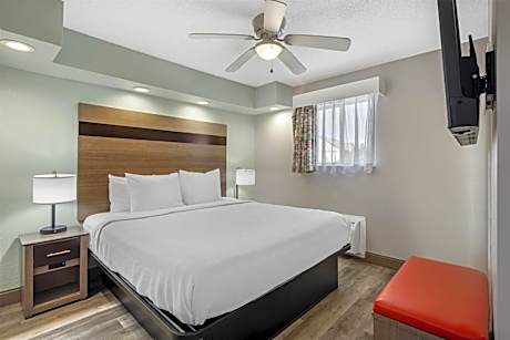 Two-Bedroom Apartment with Two King Beds and Sofa Bed