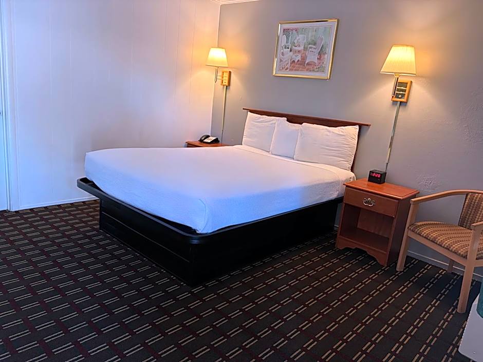 Lark Motel Willits