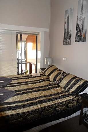 Queen Room - Dynasty