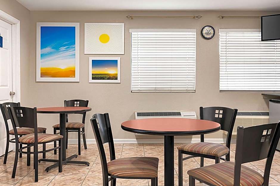 Days Inn by Wyndham Demopolis