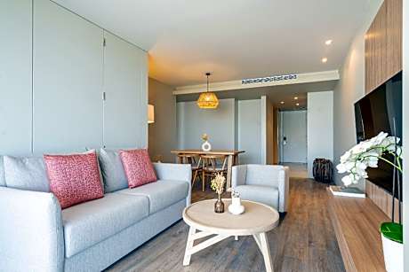 Deluxe One-Bedroom Suite