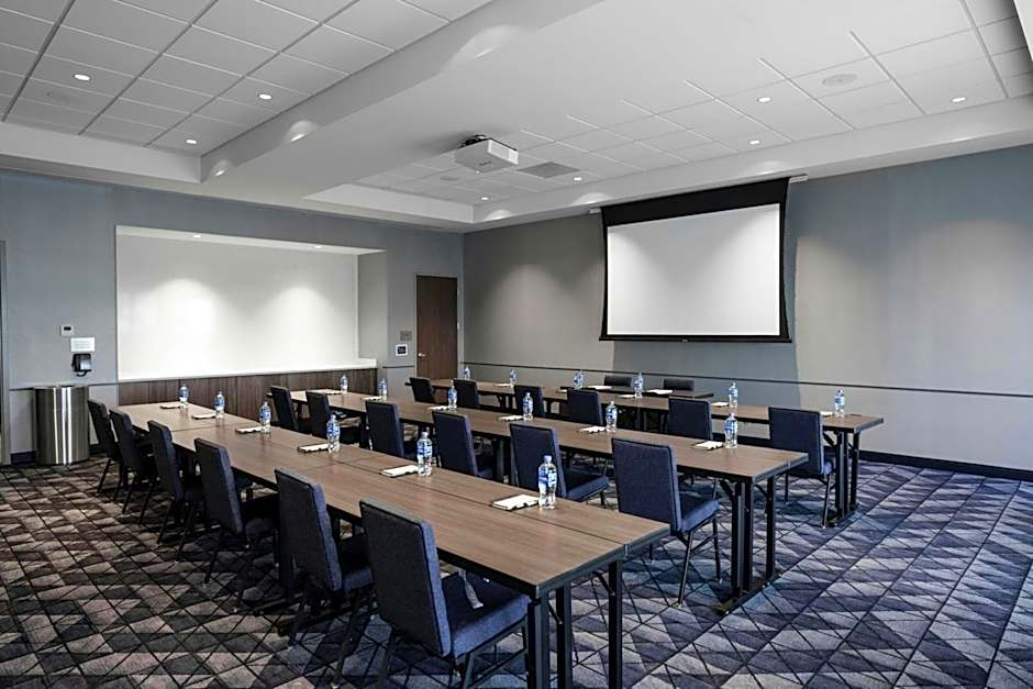 Courtyard by Marriott Indianapolis Fishers