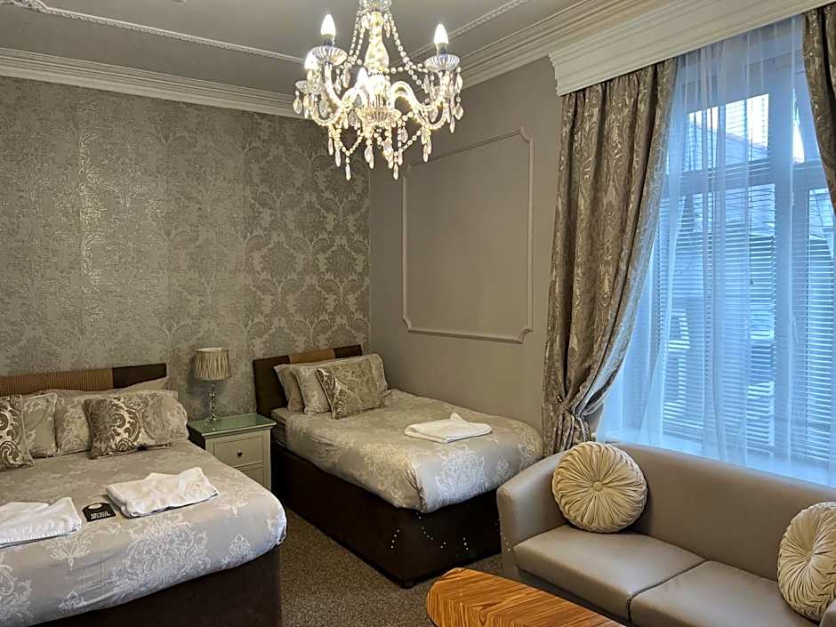 Tanes Hotel