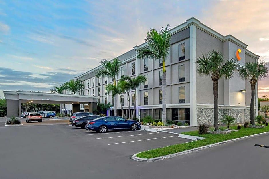 Comfort Inn & Suites St. Pete - Clearwater International Airport