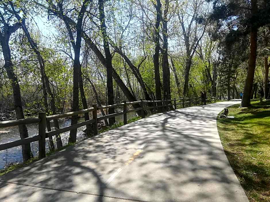 Holiday Inn Express & Suites Boise Airport By IHG