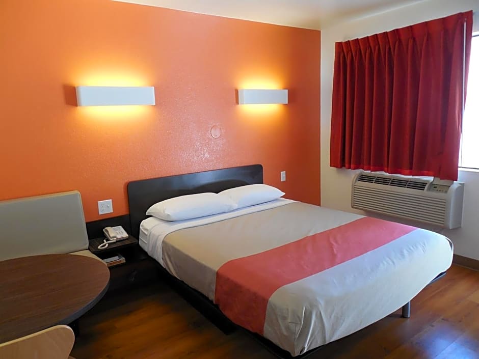 Motel 6-Temecula, CA - Historic Old Town