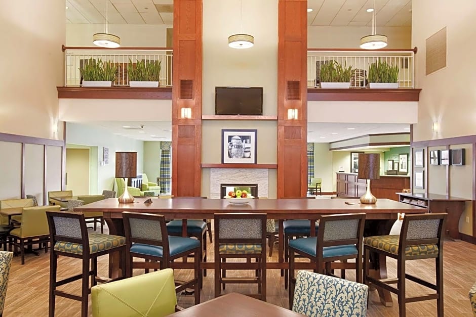 Hampton Inn & Suites Providence-Warwick Airport