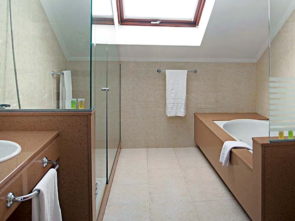 Hotel Sercotel Tres Luces