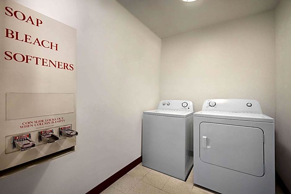 Travelodge by Wyndham Vaughn