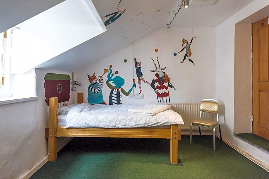 The Full Moon Backpackers