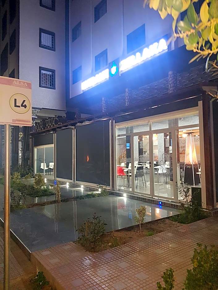 ZELLAKA hôtel & café