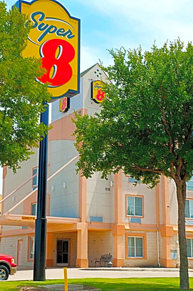 Super 8 by Wyndham Irving/DFW Apt/North