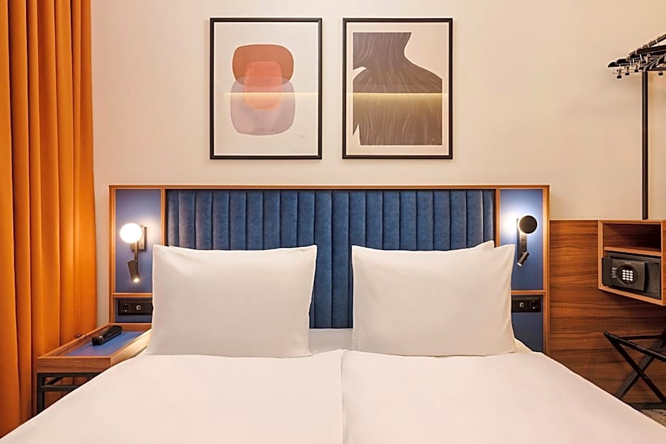 D8 Hotel