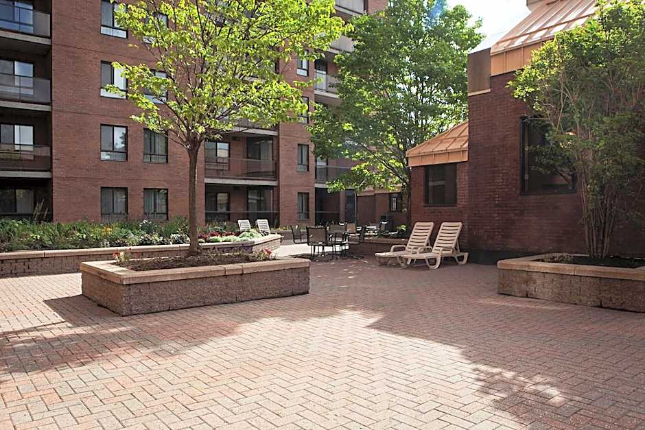 Les Suites Hotel Ottawa