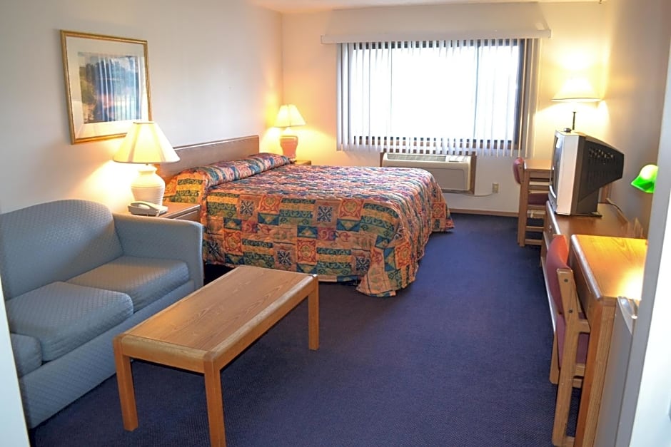 Sky Lodge Inn & Suites - Delavan