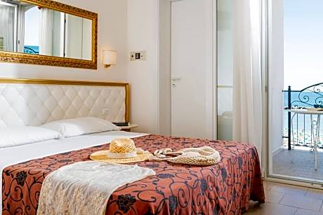 Double Room with Balcony and Sea View