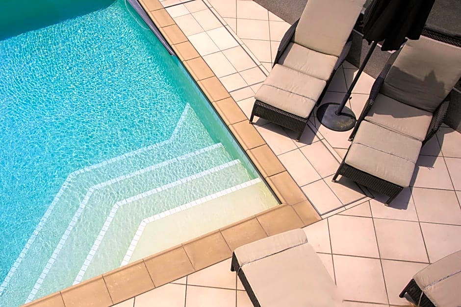 Trailways Hotel Nelson