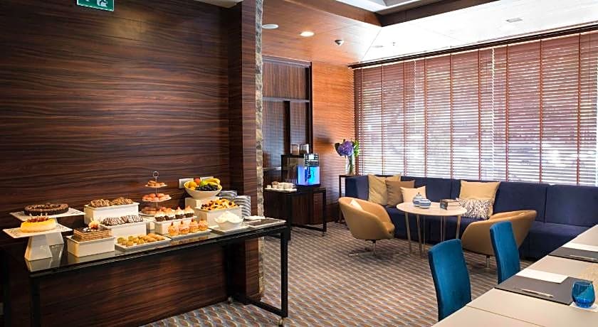 Renaissance by Marriott Izmir Hotel