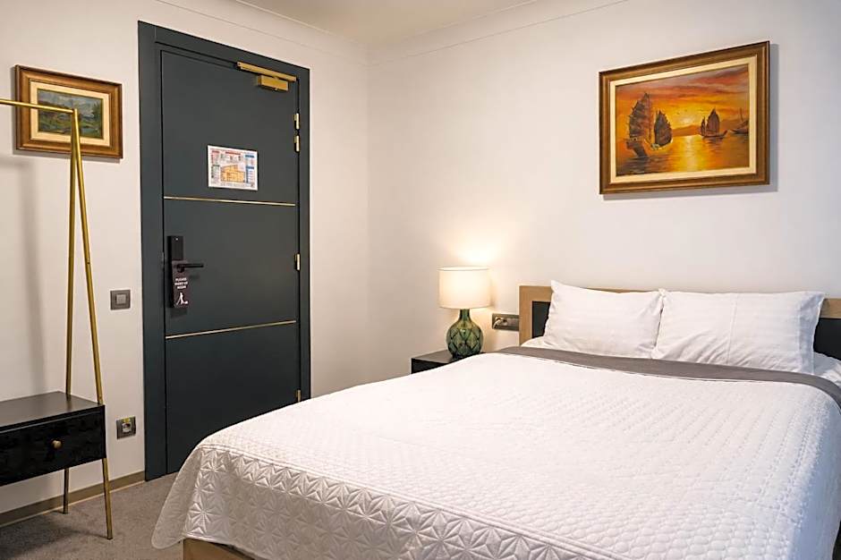 The Square Hotel