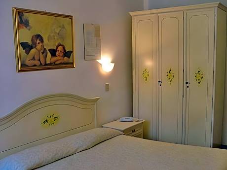 Double Room with shared bathroom room