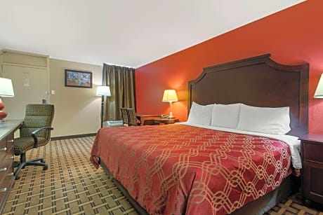 Econo Lodge Near Fort Stewart, Bar, Restaurant, Laundry Facility