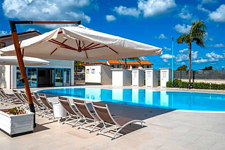 Icaro Apartments with a beautiful pool