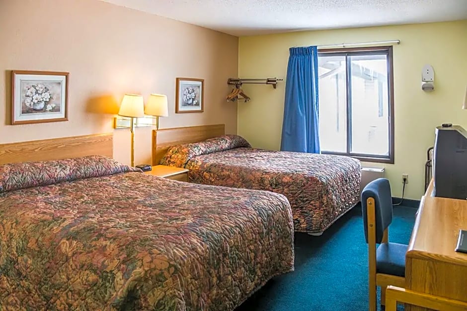 Norwood Inn & Suites - Roseville