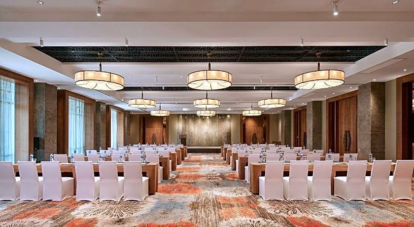 HUALUXE Ningbo Harbor City By IHG