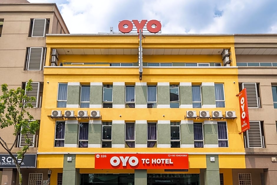 Super OYO 326 Tc Hotel