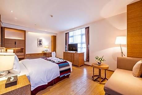 Superior Room with 1 King-Size bed