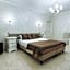 Bee Queen Hotel