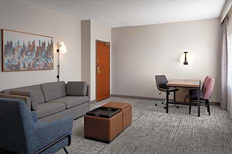 Two-Bedroom Queen Corner Suite - Non-Smoking