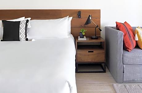 One-Bedroom King Suite