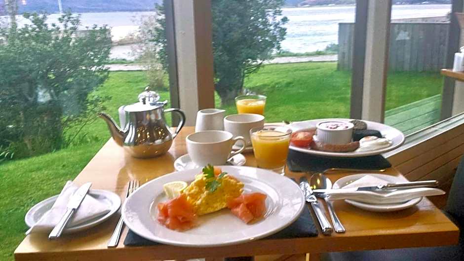 Hollytree Hotel and Swimming pool