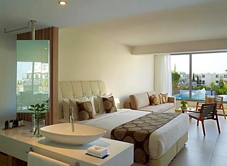 Premium Swim Up Double Room with Garden View