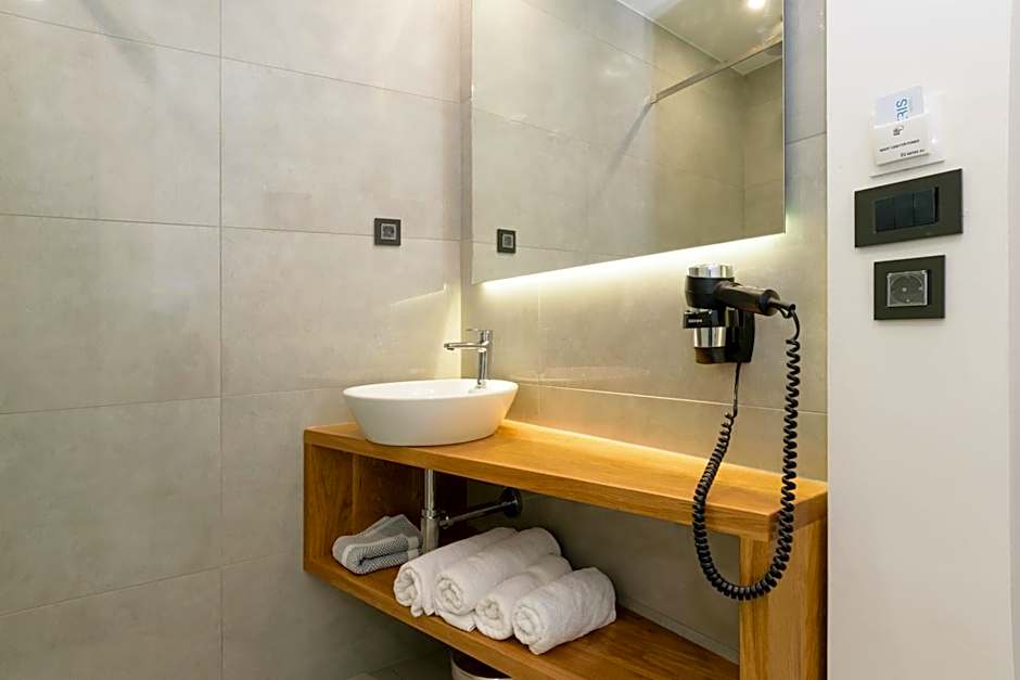 Renieris Hotel