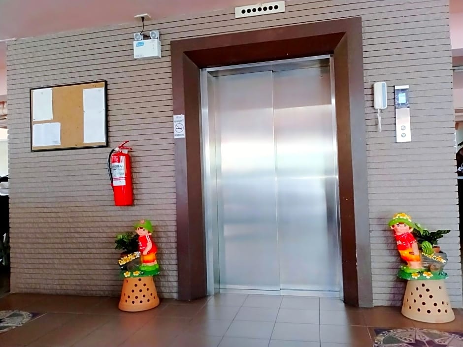 Le Vanvarothai Saladaeng Residence