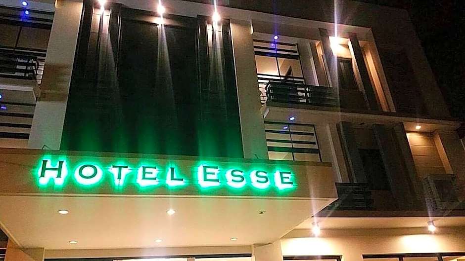 RedDoorz Plus @ Hotel Esse