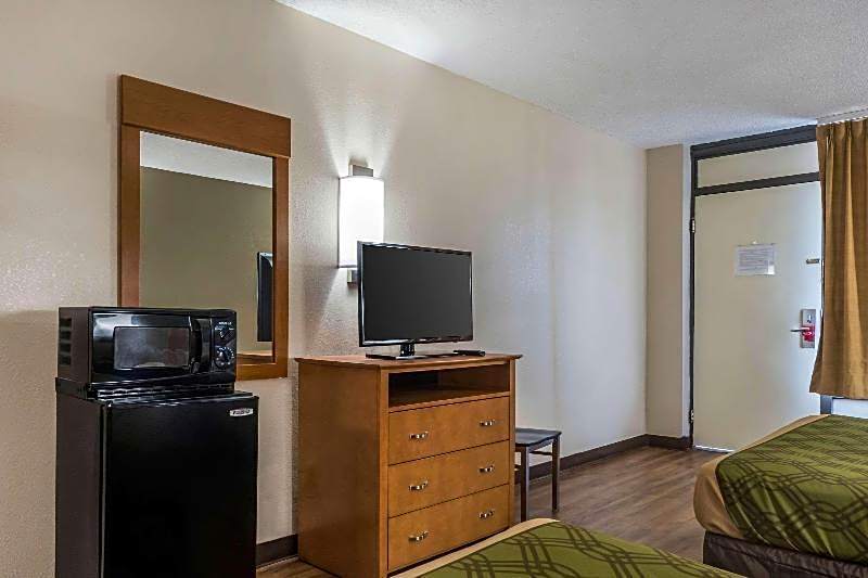 Econo Lodge Live Oak