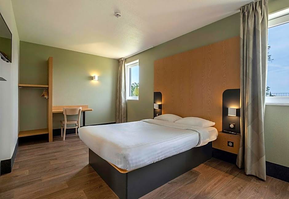 B&B HOTEL Niort Marais Poitevin