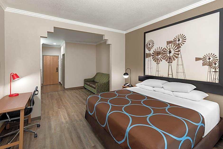 Super 8 by Wyndham San Antonio/Alamodome Area