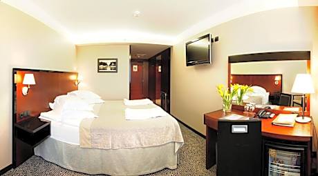 Single Room with Spa Access