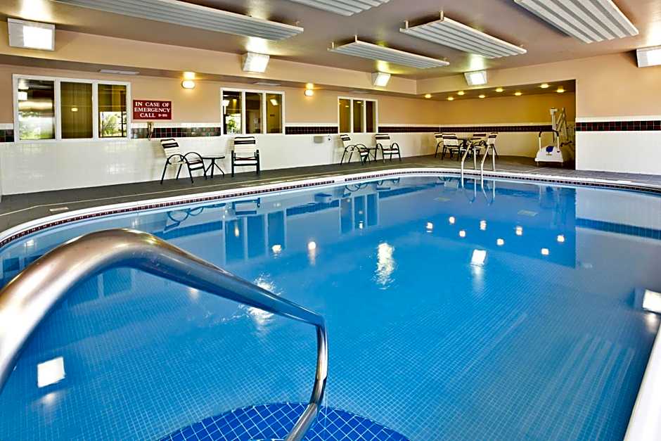 Country Inn & Suites by Radisson, Marion, OH