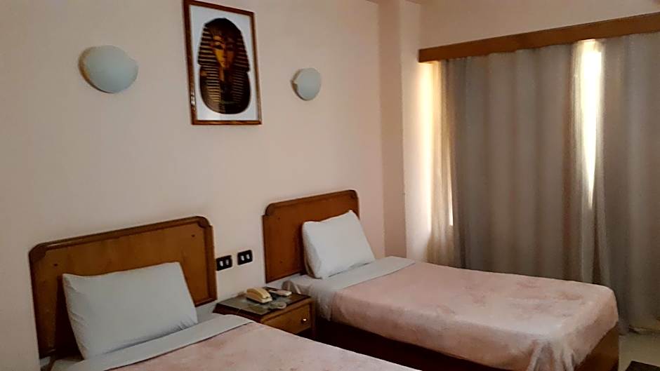 New Pola Hotel