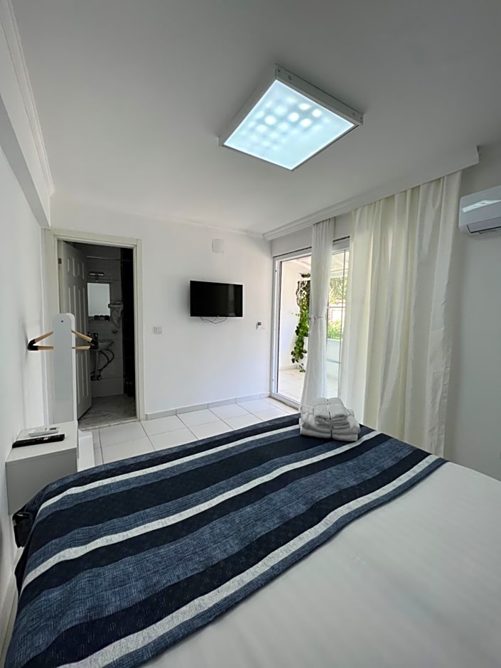 White Suite Rooms