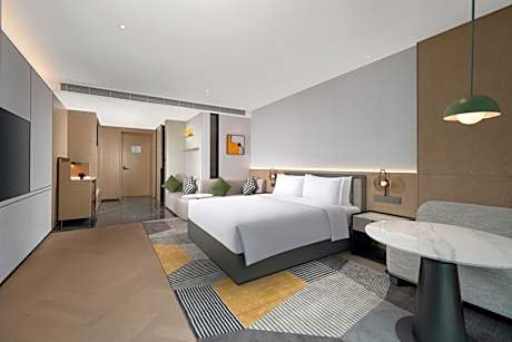 1 King Standard Accessible