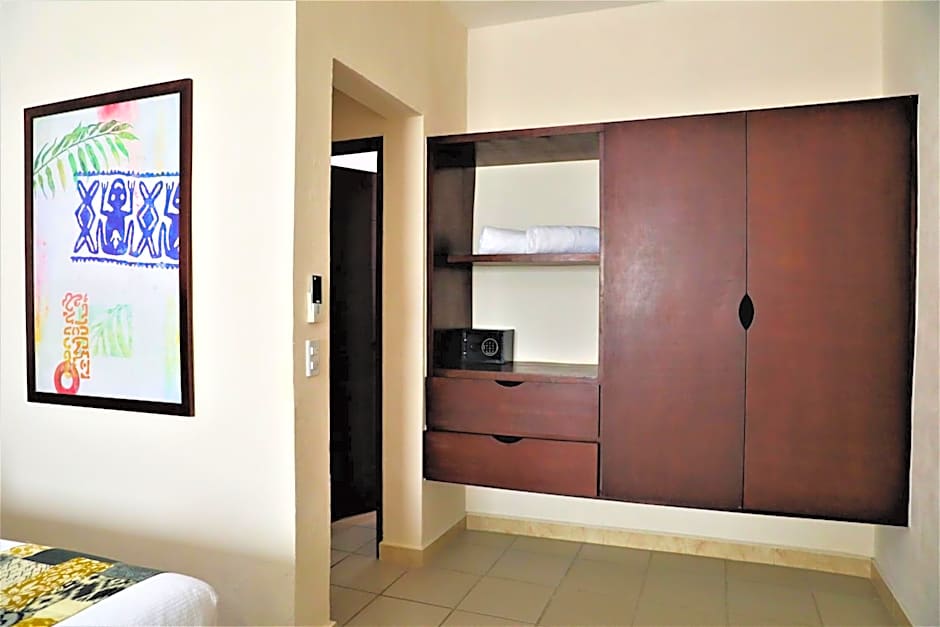 Hotel 12 BEES by Kavia